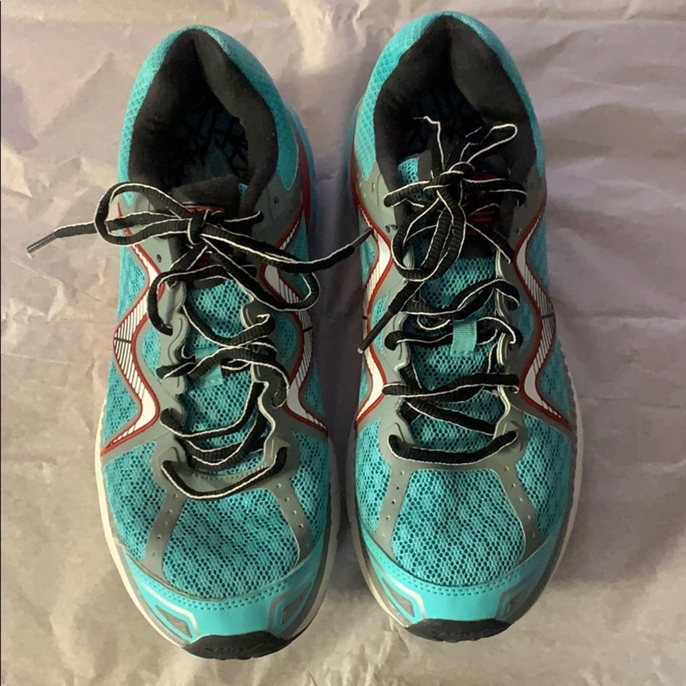 MBT women’s 9.5-10, men’s 8